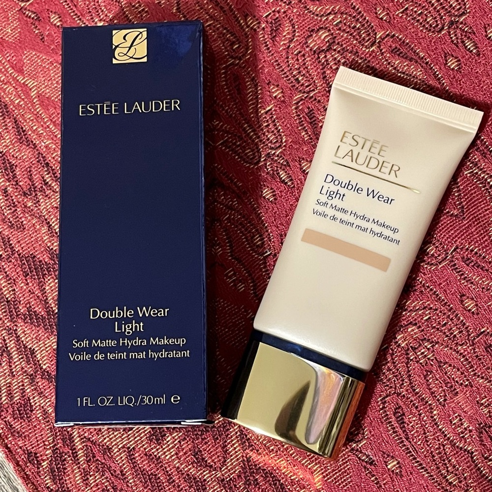 Estēe Lauder Double Wear Light Soft Matte Hydra Makeup